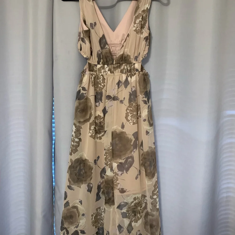 🌸HOST PICK🌸 Beautiful flower pattern dress - Picture 1 of 8